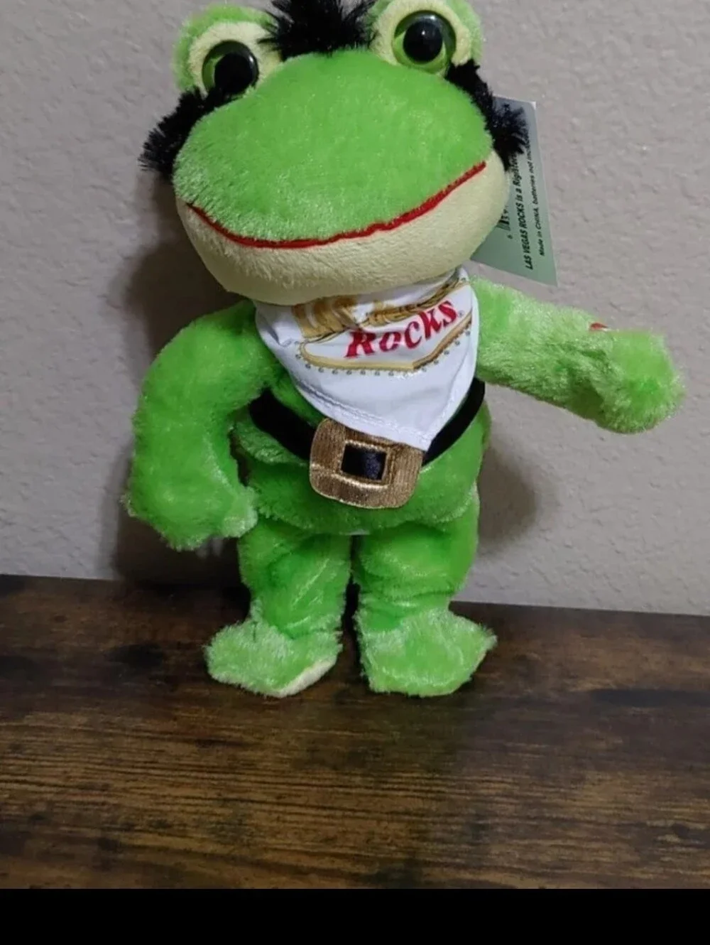 Adorable Las Vegas Rocks Vinnie The Frog Singing Animated Brand New With Tags.